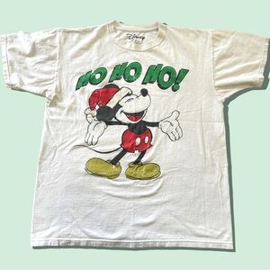Disney christmas Mickey Mouse “Ho Ho Ho” graphic tee L Unisex